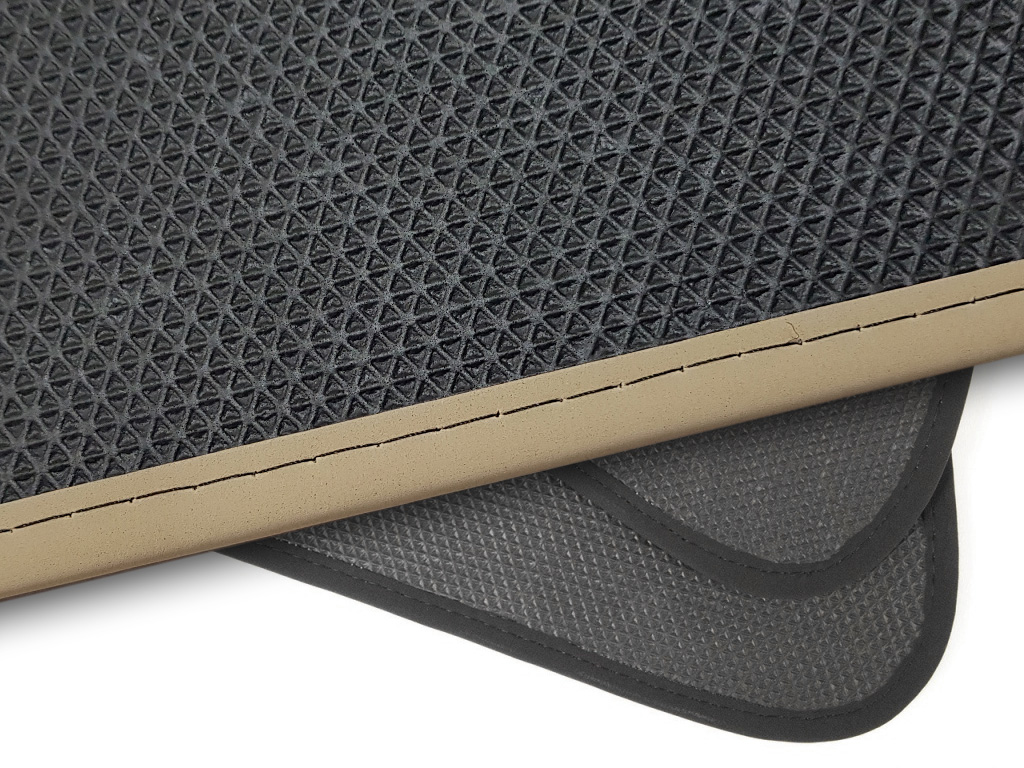 Sp&oacute;d dywanika welurowego